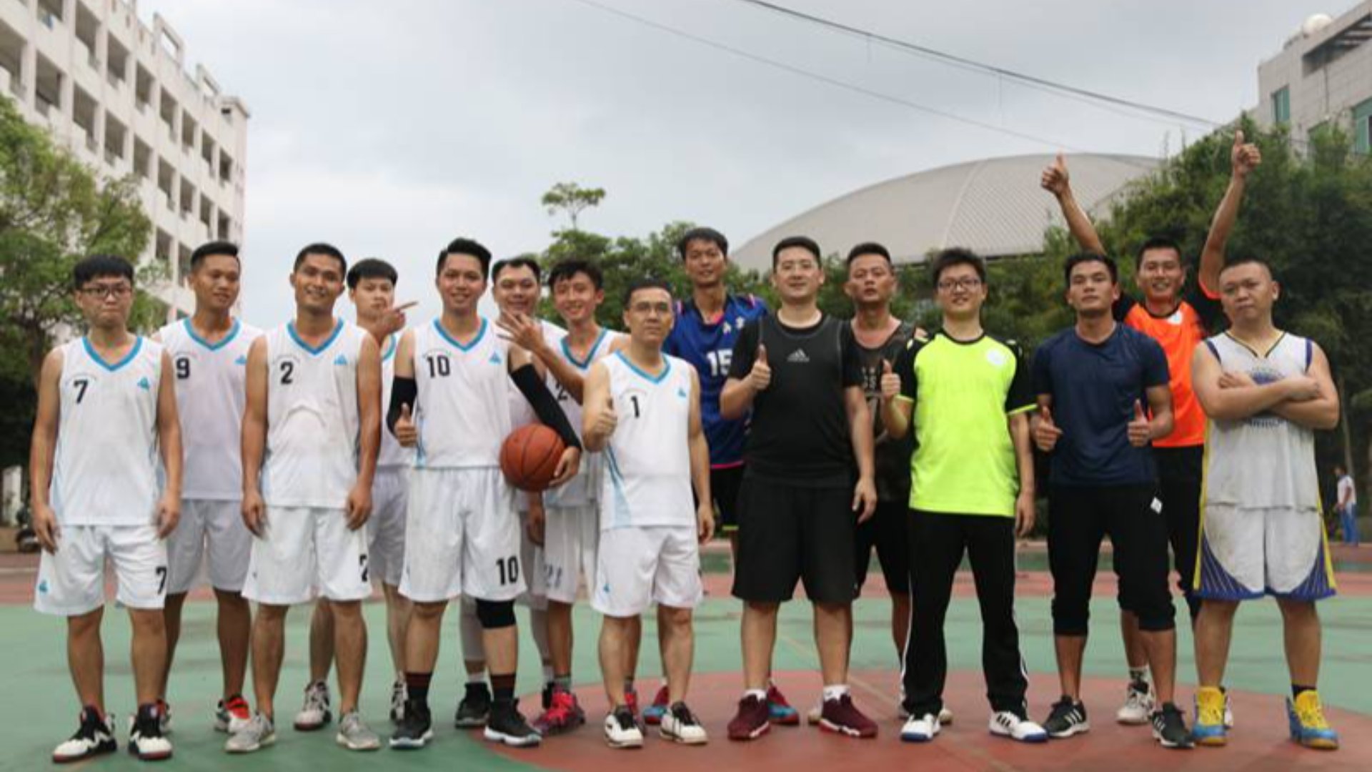 我院职工篮球队与澄迈中职篮球友谊赛